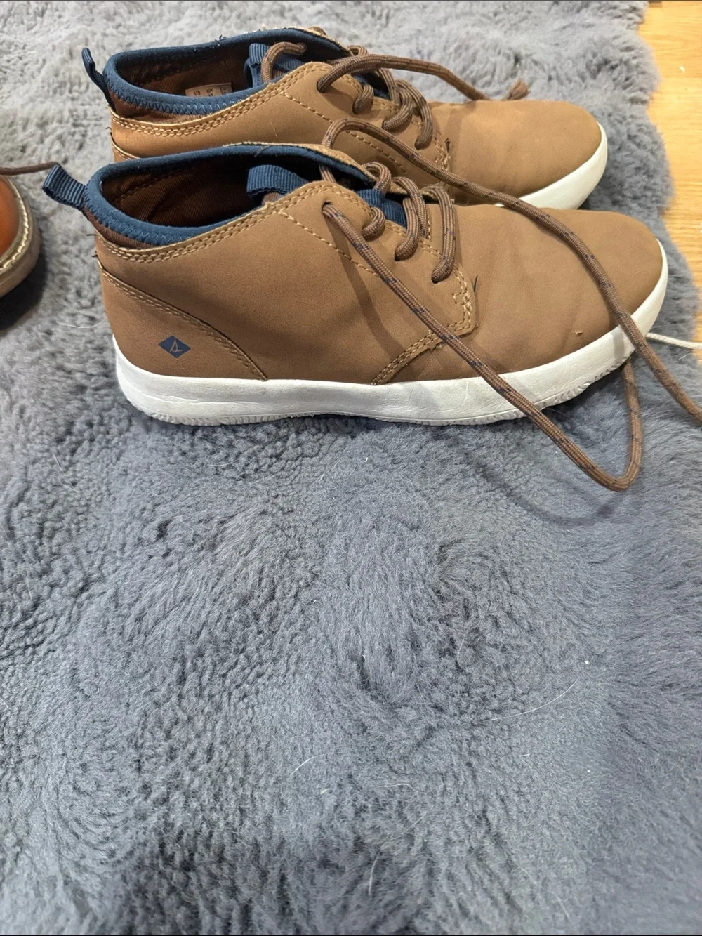 Boys size 1 Sperry, casual boots Lace-Up Sneakers. Good use condition.